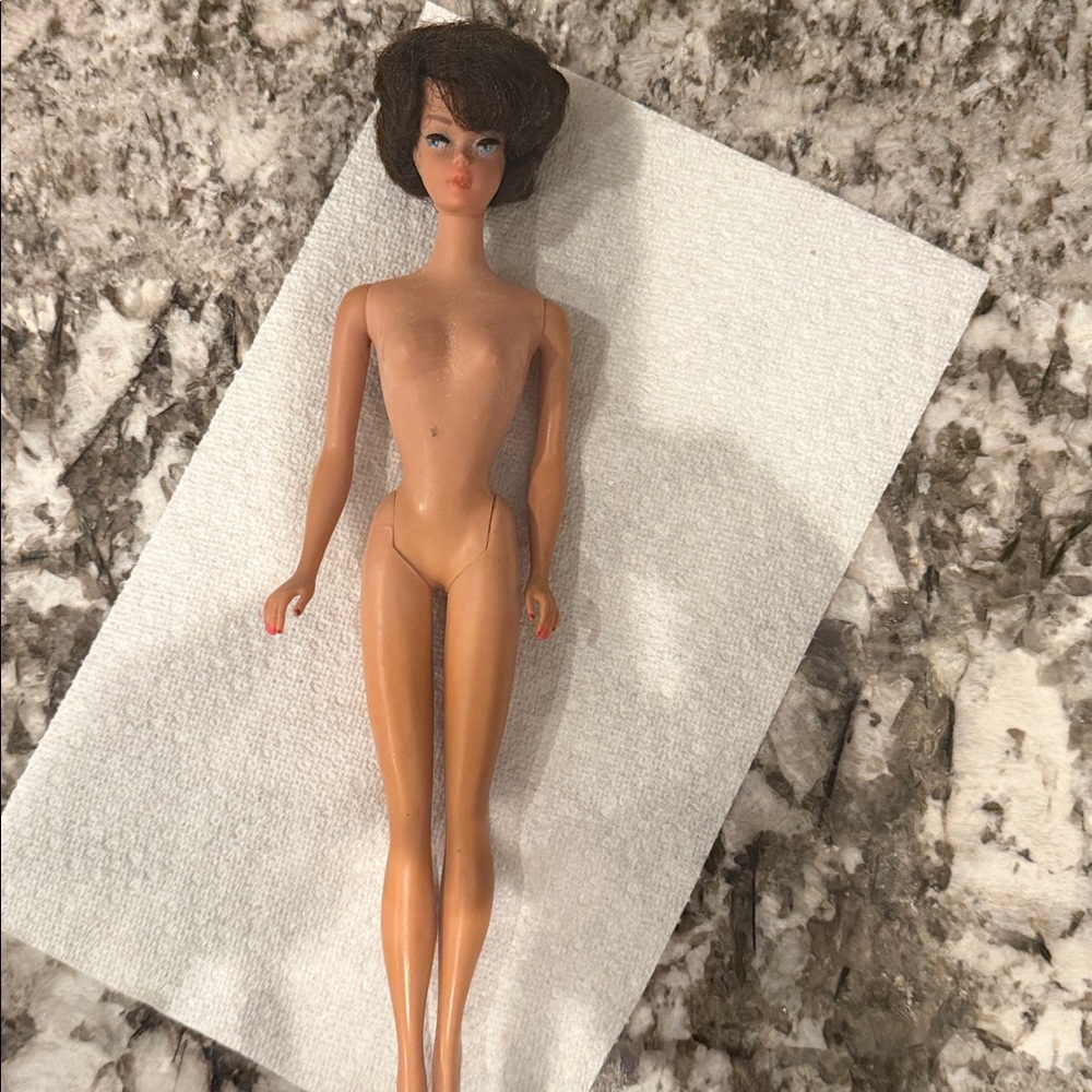 Barbie: 1960’s bubble cut hairstyle, nurse uniform. - Picture 7 of 8